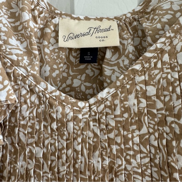 Universal Thread Ruffle Short Sleeve Blouse - Picture 3 of 4